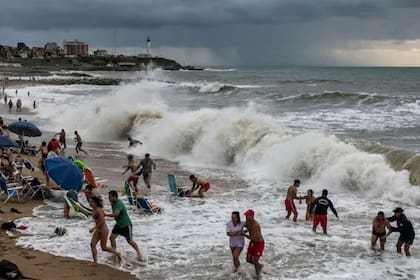 El meteotsunami causó temor entre los turistas