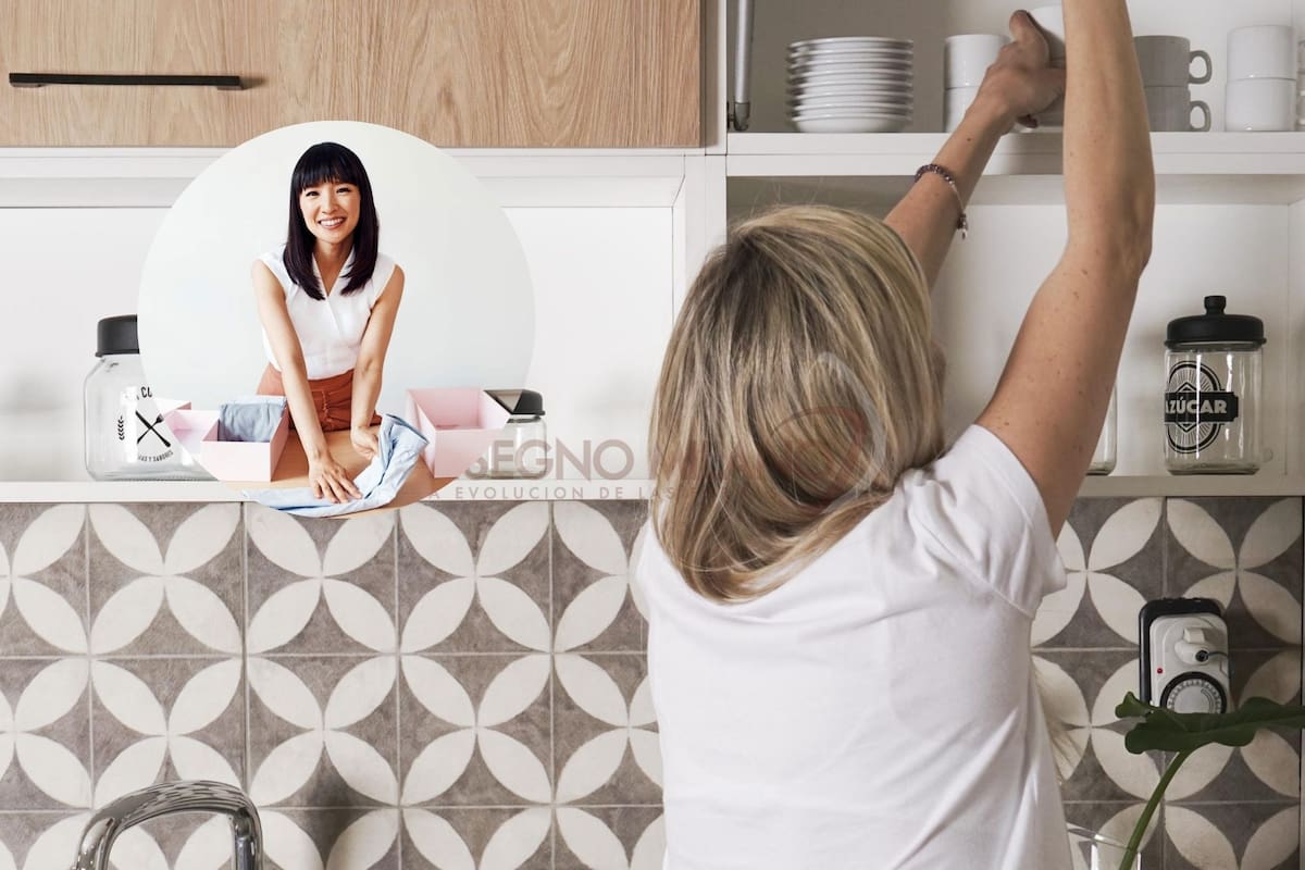 El método de Kondo para la cocina es una gran solución y se basa en su reconocida filosofía: comenzar por la quitar el exceso de cosas. Canva