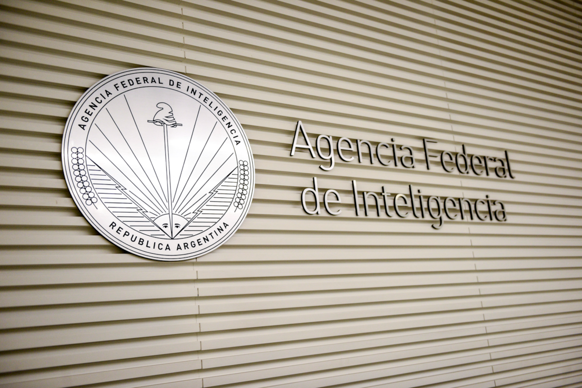 El método de usar los servicios de inteligencia para la persecución política, para manejar el Poder Judicial, para constituir pruebas, para filmar al adversario y al propio ha vuelto