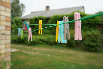 El método japonés para tender la ropa puede ayudar en contextos climáticos difíciles como la lluvia