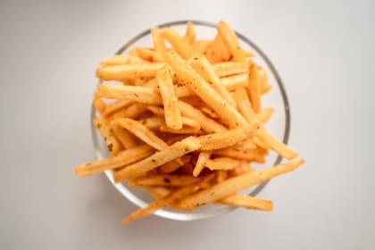 El método que deja las papas fritas más crujientes