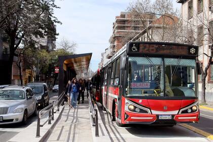 El metrobus de Alberdi y Directorio ya comenzó a funcionar, a pesar del rechazo de los comerciantes de la zona