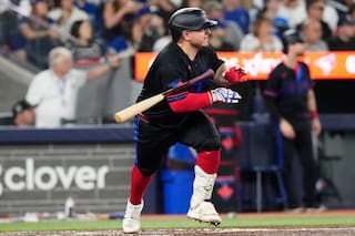 Kirk pega jonrón e impulsa dos, Guerrero sale lesionado y Azulejos vencen a Yankees por 3-1