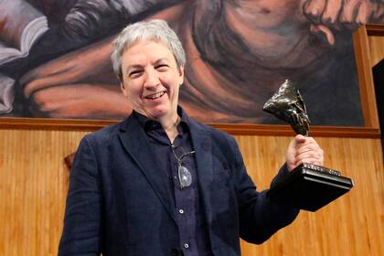 El mexicano David Toscana ganó la quinta edición del Premio Bienal de Novela Mario Vargas Llosa con “El peso de vivir en la tierra”