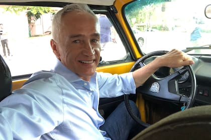 El mexicano Jorge Ramos y sus compañeros estuvieron retenidos más de dos horas en la casa de gobierno