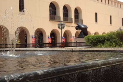 El Miami-Dade Cultural Center estaría en peligro de extinción