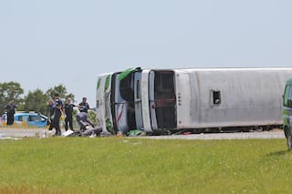 Ruta 2. El chofer culpó del accidente al supuesto mal estado del camino