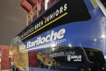 El micro de Boca Juniors fue apedreado en las afueras del estadio de Independiente.