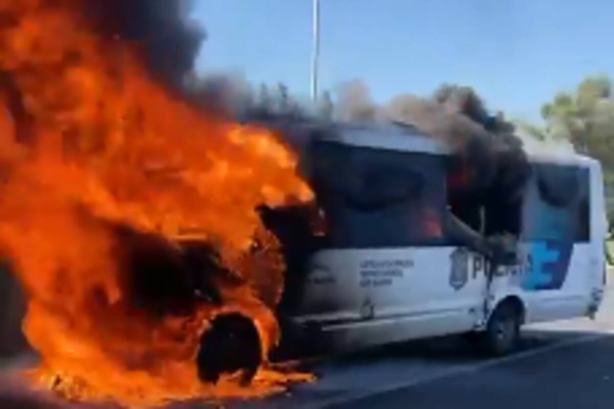 El micro de la policía bonaerense se incendió esta mañana