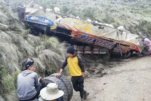 El micro de transporte público rural partió de la localidad de Kami, a unos 180 kilómetros al sureste de La Paz, con destino final a la ciudad central de Cochabamba