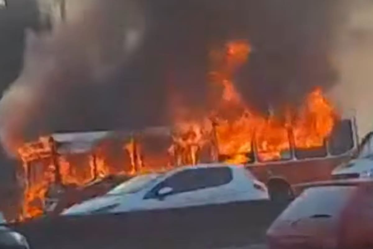 El micro escolar se incendió en la Panamericana, a la altura del km 21
