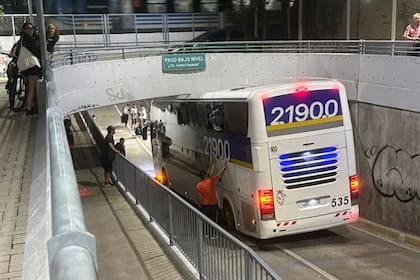 El micro llevaba a los fanáticos de Chaco For Ever tras su derrota por la Copa Argentina.