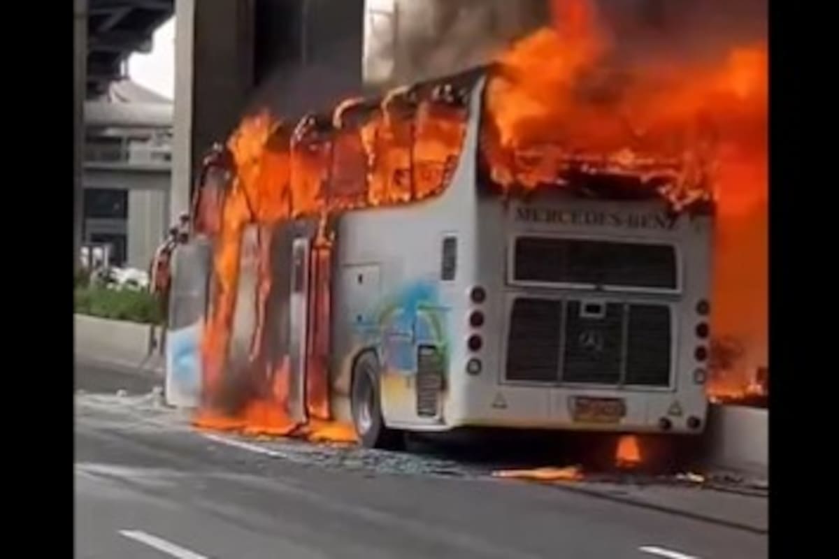 El micro se incendió por completo
