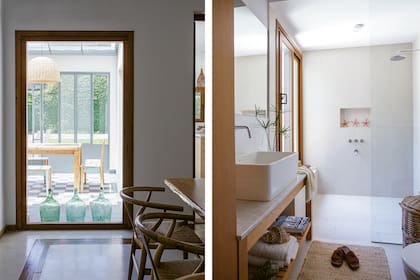 El microcemento se imitó no solo en la cocina sino, también, en los baños. Aquí, con el porcelanato ‘Urban Pearl’ (Vite), cuyos cantos rectificados desdibujan las juntas y dan continuidad a la superficie.