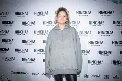El miércoles pasado, en el Polo Cultural y Deportivo Saldías, se estrenó Hincha! Ritual Show, la nueva creación de Pichon Baldinu junto a La Santa Productora. Entre los invitados, personalidades del mundo de la cultura y el deporte, estuvo la actriz Romina Ricci