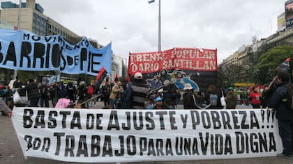 El miércoles pasado, organizaciones sociales instalaron ollas populares y exigieron una ley de emergencia social