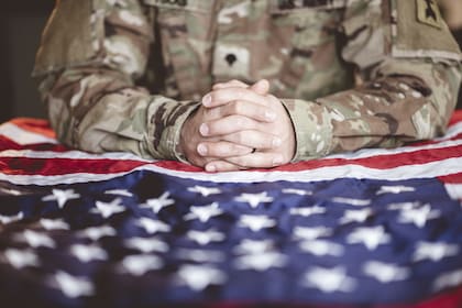 El Military Parole in Place es un recurso o medida discrecional que otorga el Uscis bajo un análisis caso por caso, ya sea por razones humanitarias urgentes o por un beneficio público significativo