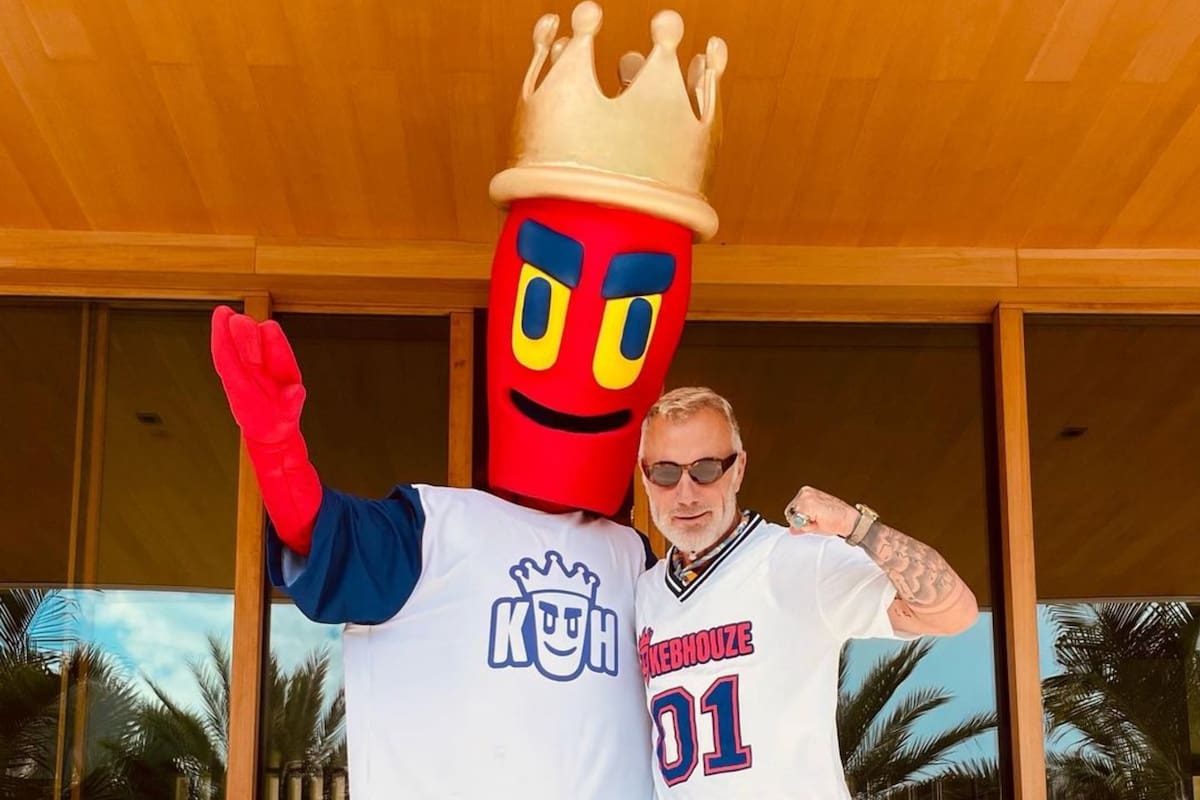 El millonario influencer Gianluca Vacchi expande sus dominios internacionalmente con la apertura de un restaurante que ofrece kebabs al estilo italiano