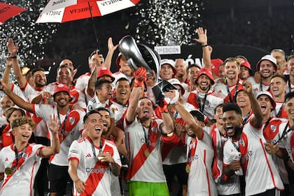 El Millonario levantó un nuevo trofeo el miércoles: pretende seguir festejando este domingo