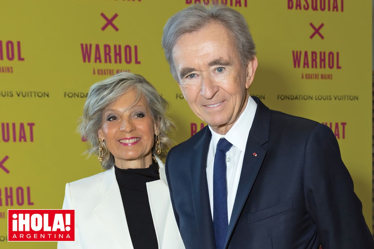 El millonario y su segunda mujer, la pianista canadiense Hélène Mercier-Arnault, en la inauguración de la muestra “Basquiat x Warhol. Painting Four Hands”, en la Fundación Louis Vuitton, el 3 de abril de este año, en París.