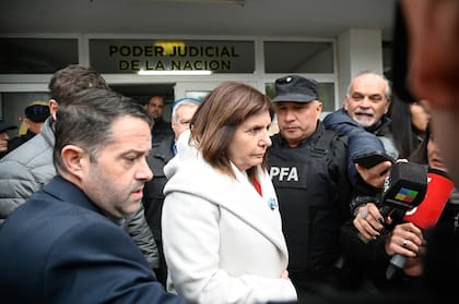 El ministerio de Bullrich recibió las denuncias que derivaron en la causa y los allanamientos