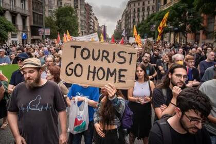 El Ministerio de Consumo de España multó a la plataforma de alquileres vacacionales Airbnb