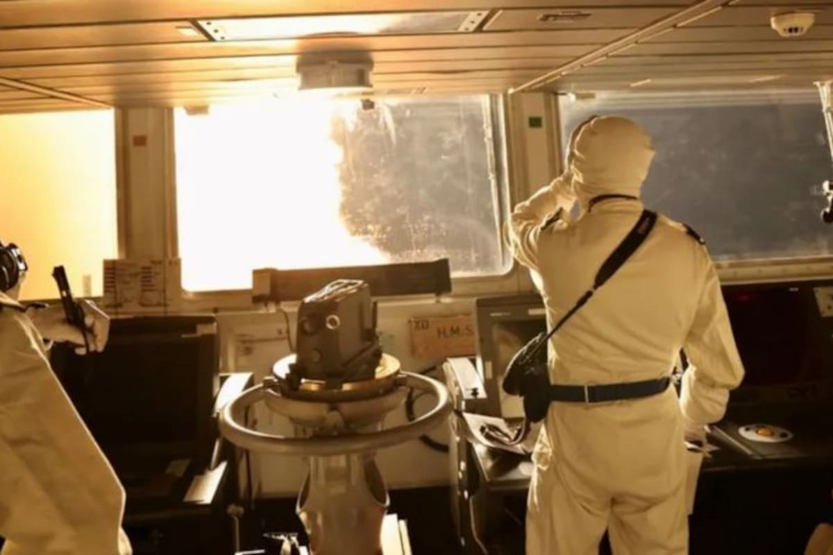 El Ministerio de Defensa del Reino Unido compartió imágenes del HMS Diamond lanzando misiles