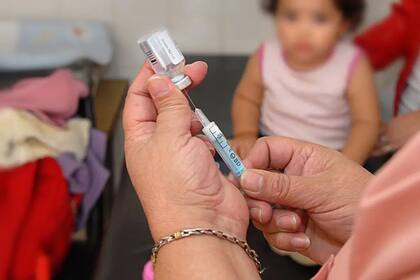 El Ministerio de Salud anunció que la Sabin oral será sustituida a partir de hoy por vacunas inyectables