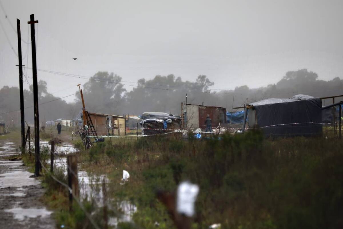 El Ministerio de Seguridad de la provincia de Buenos Aires tiene listo un operativo para desocupar por la fuerza pública el predio, pero no lo ejecuta