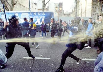 El Ministerio de Seguridad no ahorra en gas pimienta a la hora de reprimir a los manifestantes