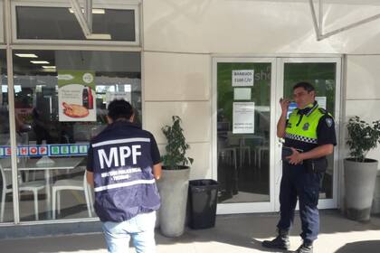 El Ministerio Público Fiscal de Tucumán clausuró un local y detuvo a cuatro clientes que se encontraban consumiendo en el interior del local