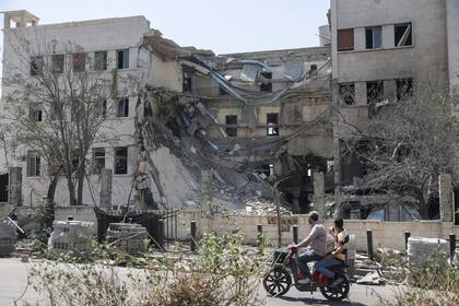 El Ministerio sirio de Defensa sufrió graves daños el miércoles por ataques aéreos israelíes en Damasco, Siria