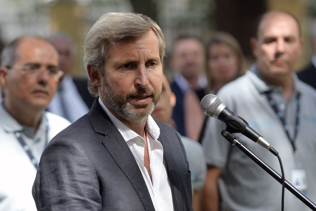 El ministrio del Interior, Rogelio Frigerio, presentó el Sistema de Información Anticipada de Pasajeros junto al director nacional de Migreaciones, Horacio García