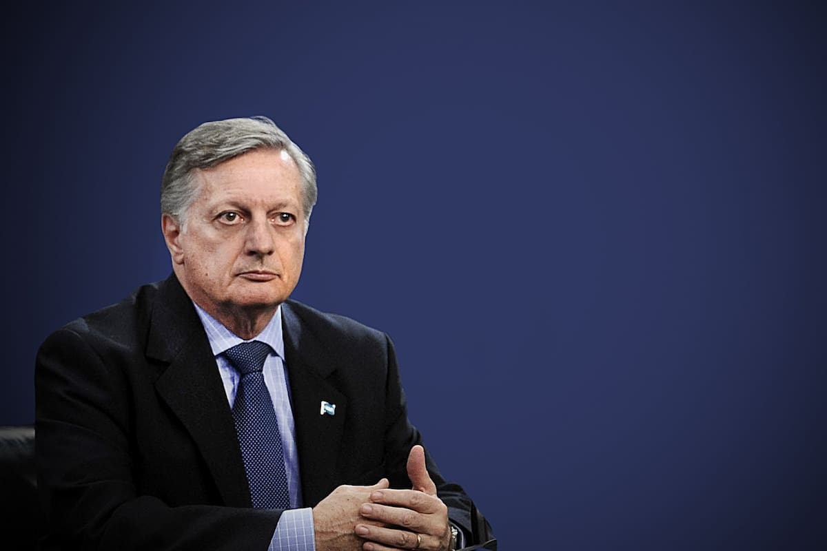 El ministro Aranguren justificó sus cuentas en el exterior por la falta de confianza en el país