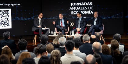 El ministro argentino Sturzenegger en una jornada del Banco Central de Uruguay