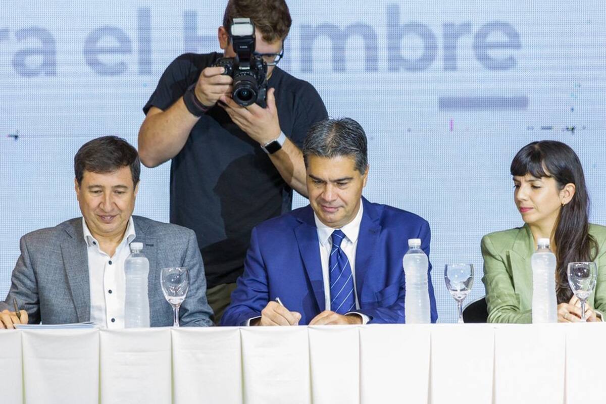 El ministro Arroyo y el gobernador Capitanich, ayer, en Resistencia