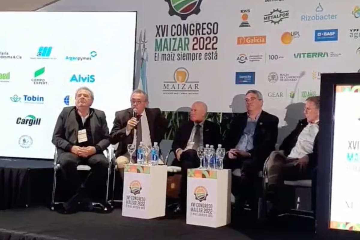 El ministro de Agricultura de Córdoba Sergio Busso; el titular de Producción de Santa Fe, Daniel Costamagna; el moderador Luis Zubizarreta; el ministro de Desarrollo Agrario bonaerense, Javier Rodríguez, y el ministro de Producción de Entre Ríos, Juan José Bahillo