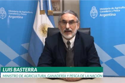 El ministro de Agricultura Luis Basterra