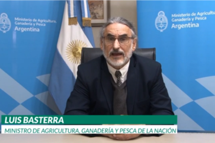 El ministro de Agricultura Ganadería y Pesca Luis Basterra durante la jornada virtual A Todo Trigo