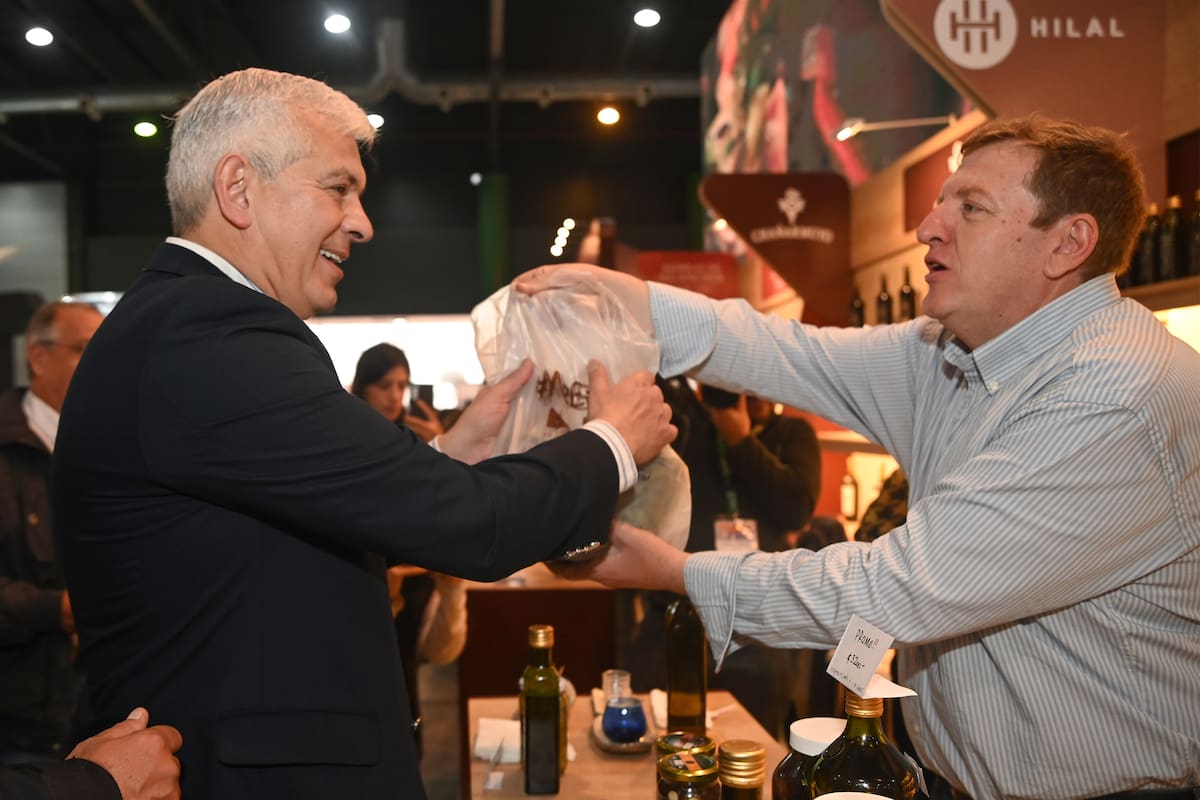 El ministro de Agricultura, Julián Domínguez, en un stand de Caminos y Sabores