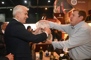 El ministro de Agricultura, Julián Domínguez, en un stand de Caminos y Sabores