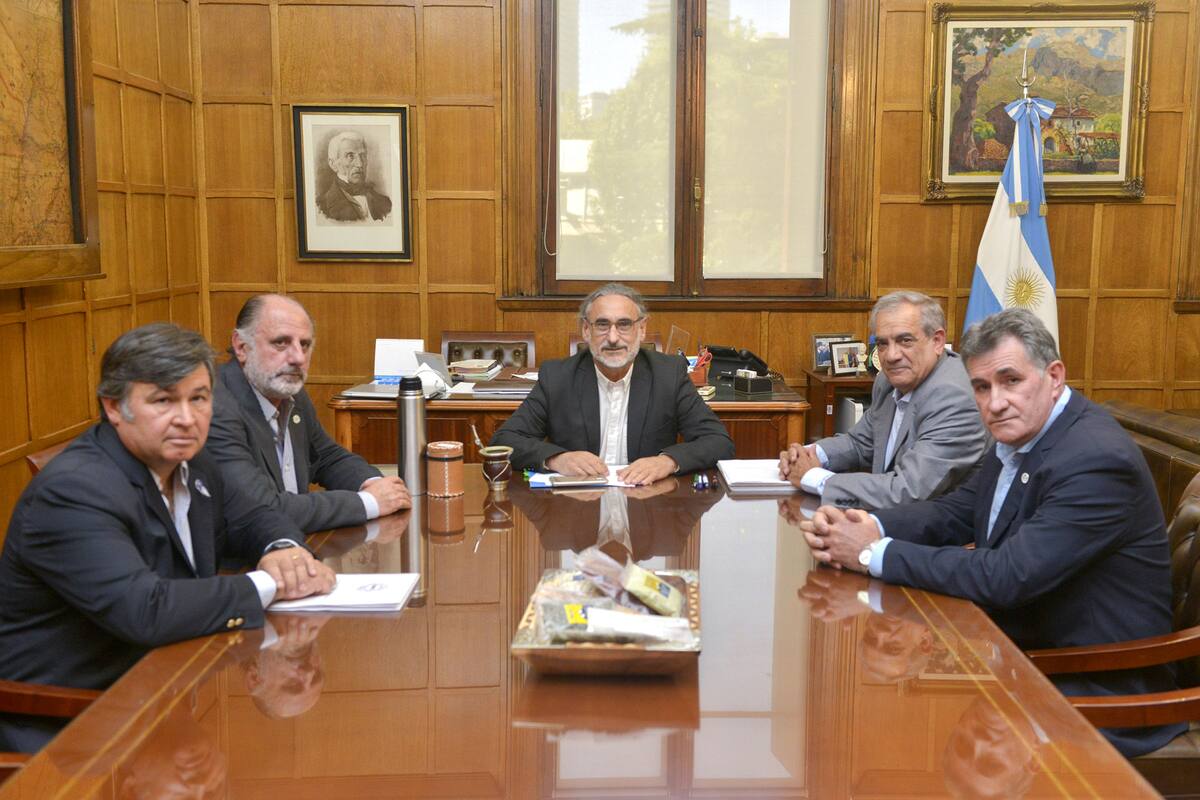 El ministro de Agricultura, Luis Basterra, hoy mantuvo un encuentro virtual con la Mesa de Enlace. Foto Archivo