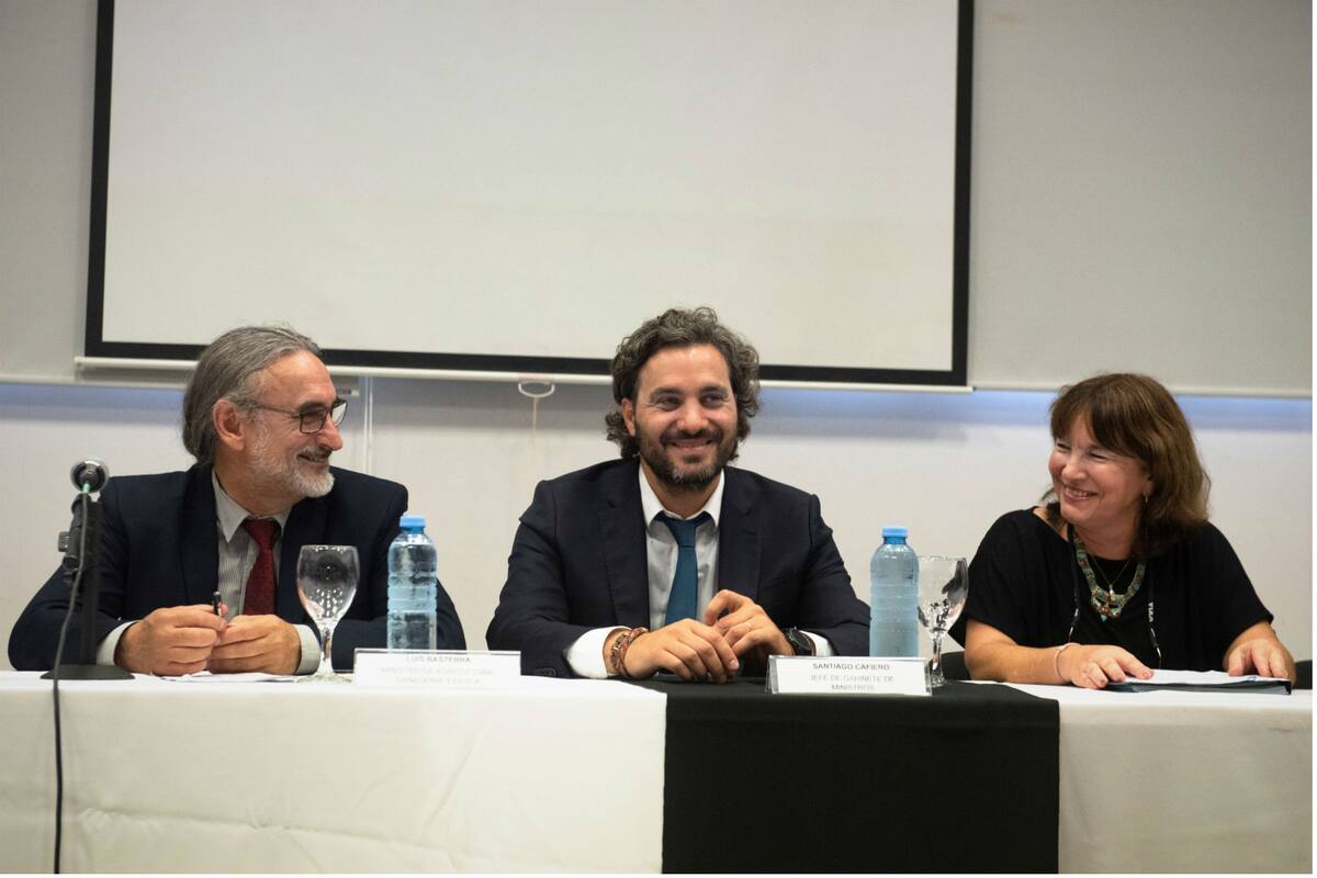 El Ministro de Agricultura, Luis Basterra y el jefe de Gabinete, Santiago Cafiero asistieron a la asunción de Susana Mirassou como presidenta del INTA