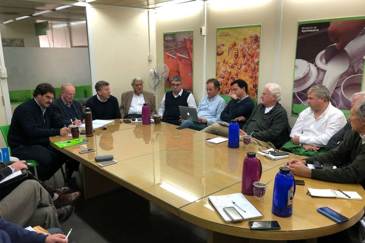 El ministro de Agroindustria, Leonardo Sarquís, esta mañana en la reunión con el sector lácteo