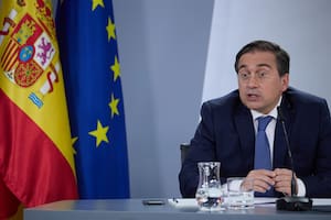 El ministro de Asuntos Exteriores, Unión Europea y Cooperación, José Manuel Albares, durante una rueda de prensa posterior al Consejo de Ministros, en el Palacio de la Moncloa, a 23 de julio de 2024, en Madrid (España). El Consejo de Ministros ha aprobado hoy el cese de la directora del Instituto de las Mujeres, Isabel García. La destitución llega seis días después de que se revelara que García habría recibido al menos 64 contratos públicos de ayuntamientos gobernados por el PSOE. Cristina Hernández, actualmente asesora en el Gabinete del ministro de la Presidencia, Justicia y Relaciones con las Cortes, es la encargada de sustituir a Isabel García como directora del Instituto de las Mujeres. POLITICA Jesús Hellín - Europa Press