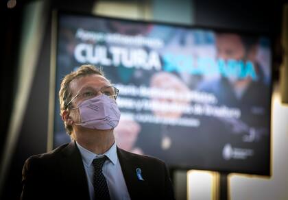 El ministro de Cultura de la nación, Tristán Bauer, anticipó que "estará cerca" de las industrias y los trabajadores del sector
