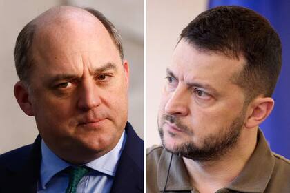El ministro de Defensa británico, Ben Wallace, junto al presidente de Ucrania, Volodimir Zelensky