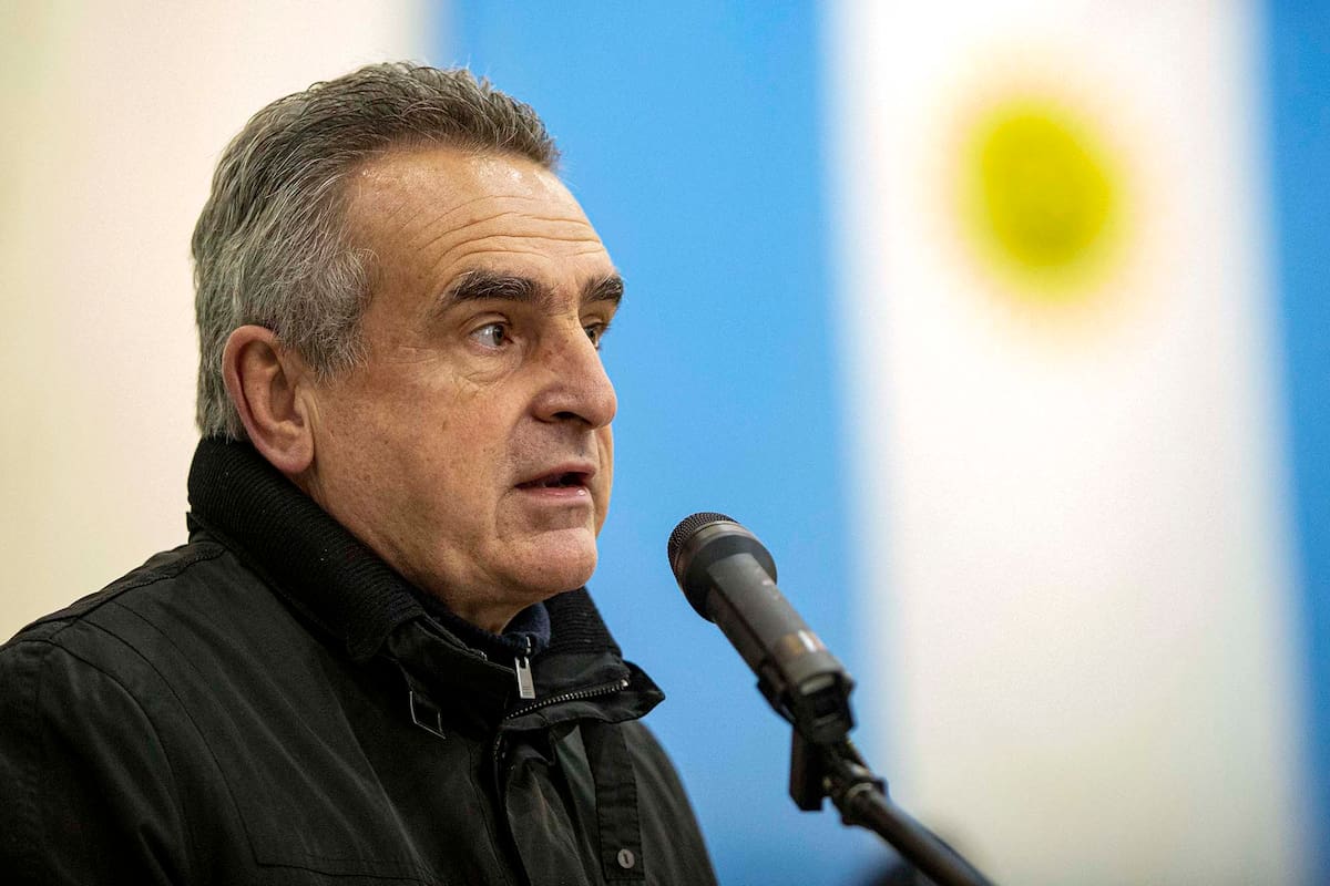 El ministro de Defensa, el rosarino Agustín Rossi, parece ser la carta del gobierno nacional para competir en Santa Fe.