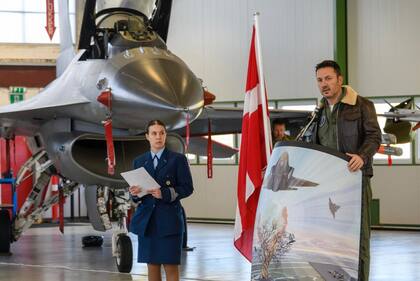 El ministro de Defensa, Luis Petri, durante el acto por la compra de los 24 aviones de combate F-16, en Dinamarca.