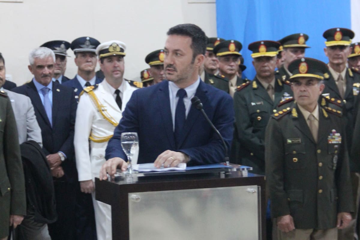 El ministro de Defensa, Luis Petri, en el Regimiento de Infantería 1 Patricios; mañana iría al Congreso a explicar el proyecto para reformar la ley de seguridad interior